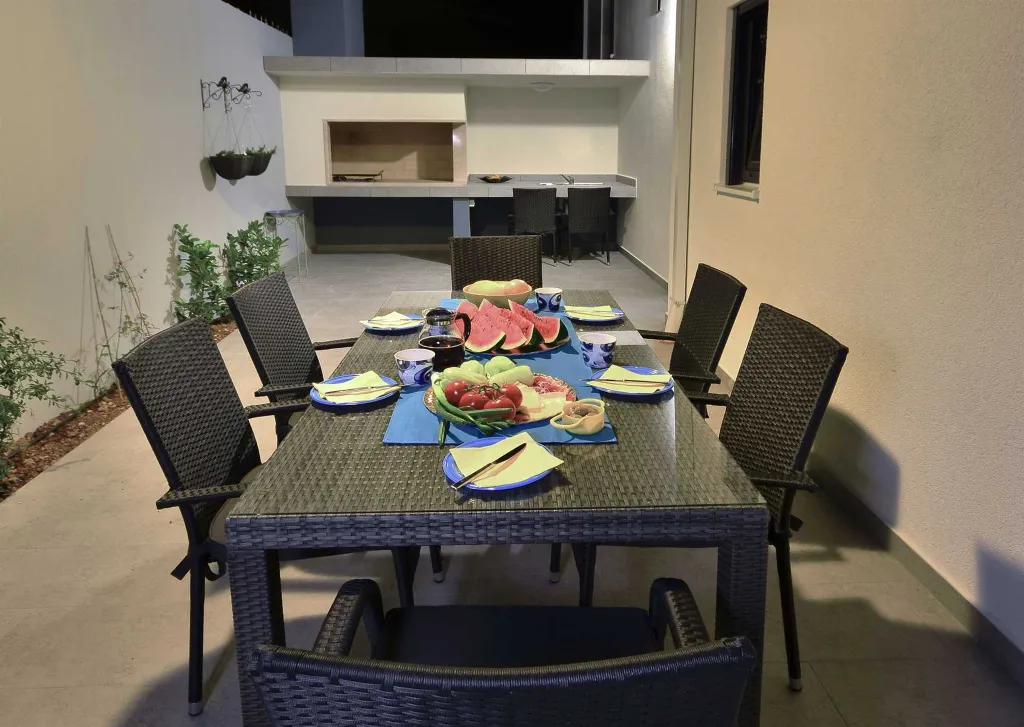 Modern 4-Bedroom Villa with Heated Pool in Makarska