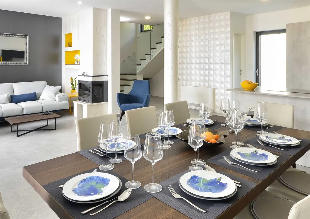 Modern 4-Bedroom Villa with Heated Pool in Makarska