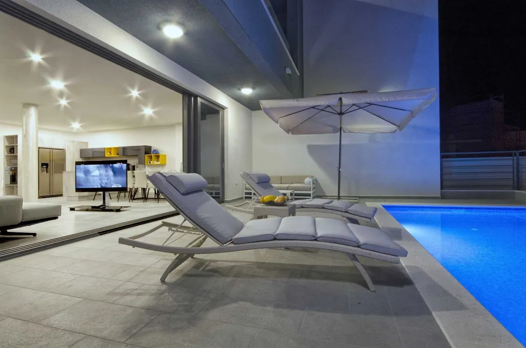 Modern 4-Bedroom Villa with Heated Pool in Makarska