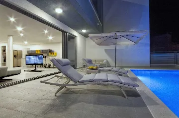 Modern 4-Bedroom Villa with Heated Pool in Makarska