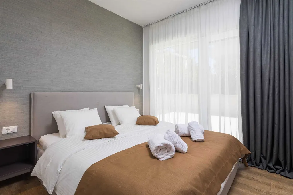 Modern Villa with Heated Pool in Milna