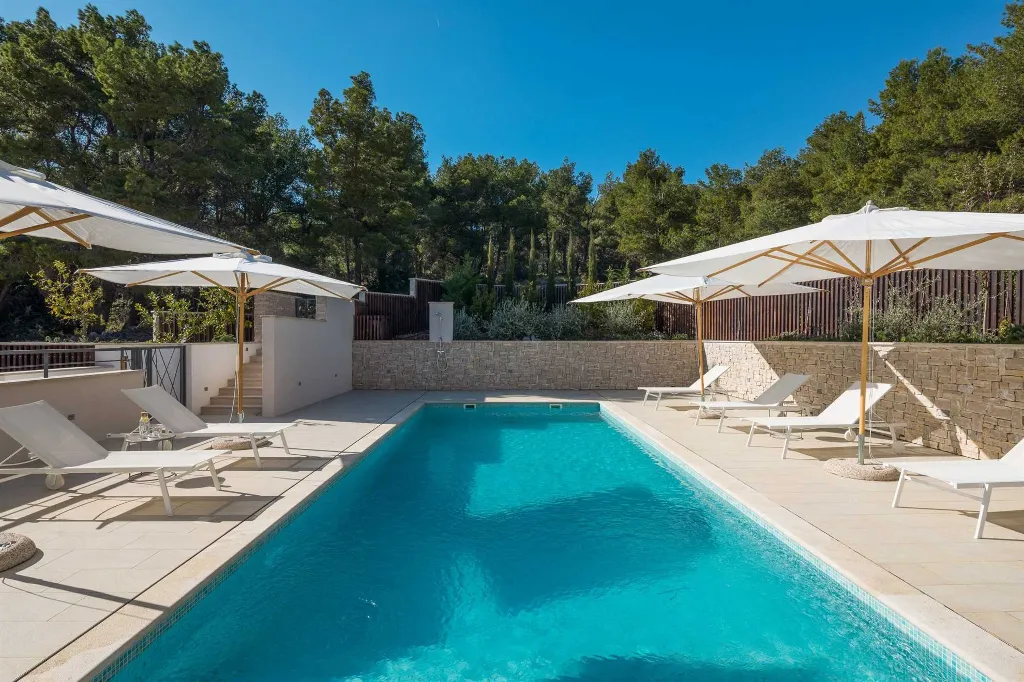 Modern Villa with Heated Pool in Milna