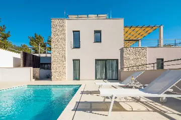 Modern Villa with Heated Pool in Milna