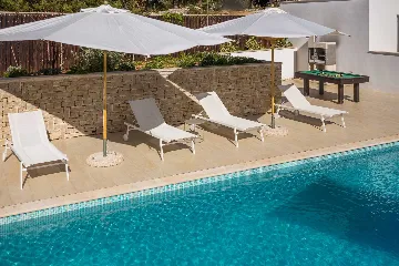 Modern Villa with Heated Pool in Milna