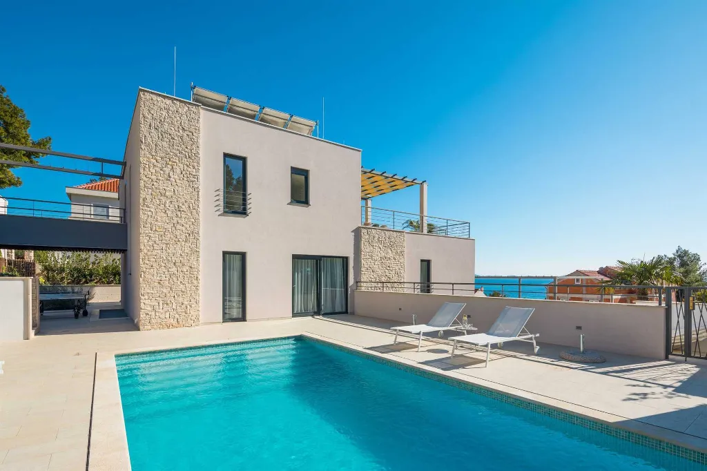 Modern Villa with Heated Pool in Milna