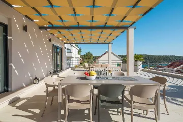 Modern Villa with Heated Pool in Milna