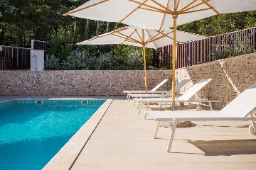 Modern Villa with Heated Pool in Milna