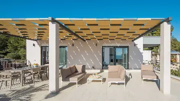 Modern Villa with Heated Pool in Milna