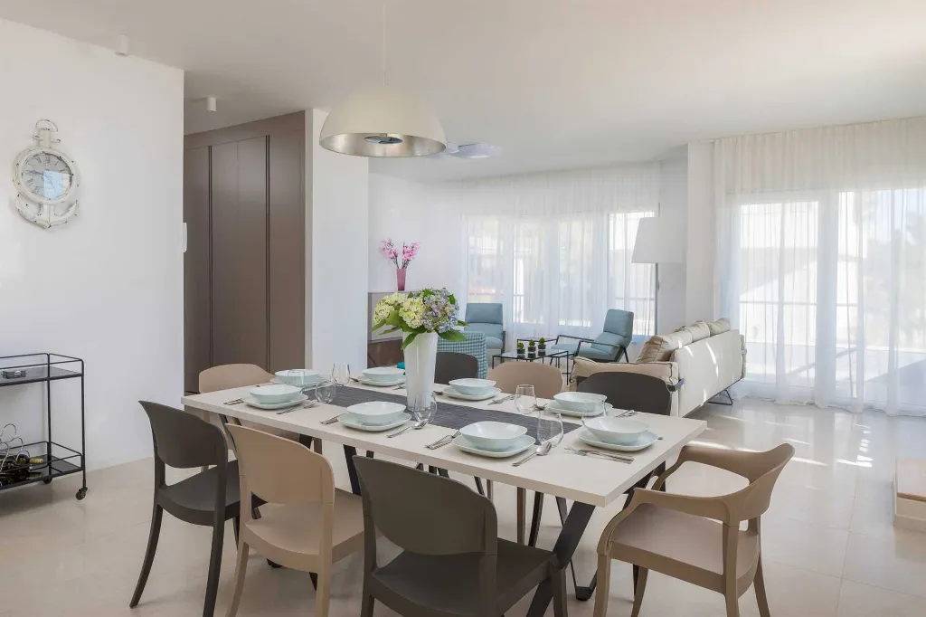 Modern Villa with Heated Pool in Milna