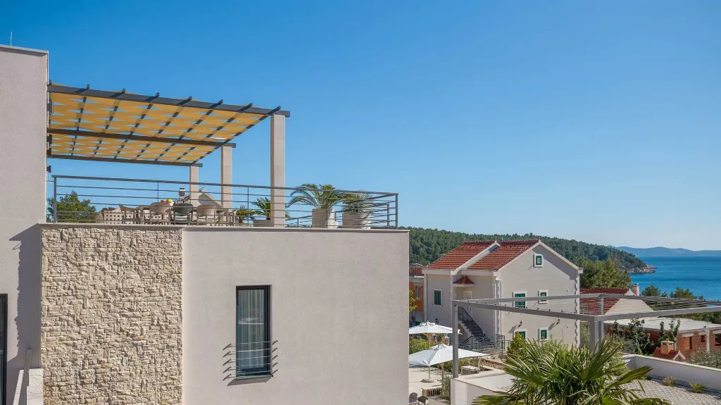 Modern Villa with Heated Pool in Milna
