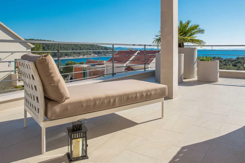 Modern Villa with Heated Pool in Milna