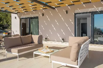 Modern Villa with Heated Pool in Milna