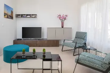 Modern Villa with Heated Pool in Milna