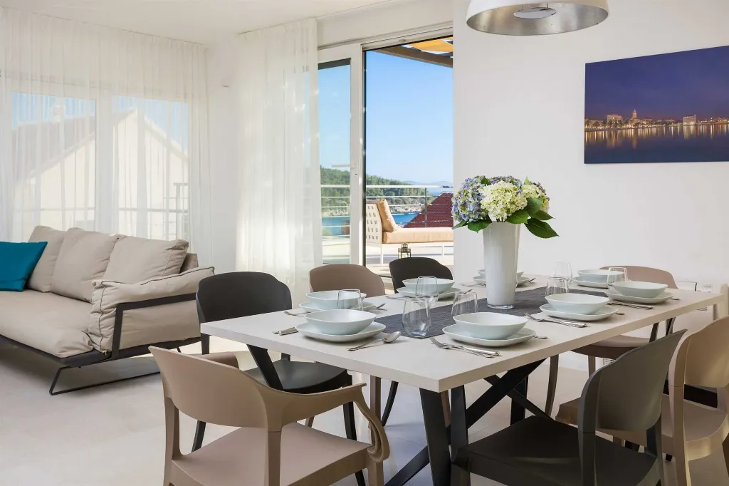 Modern Villa with Heated Pool in Milna