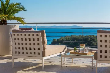 Modern Villa with Heated Pool in Milna