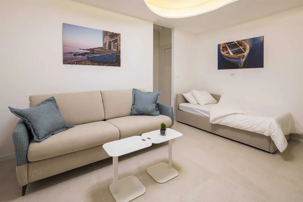Modern Villa with Heated Pool in Milna