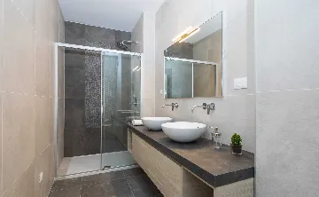 Modern Villa with Heated Pool in Milna