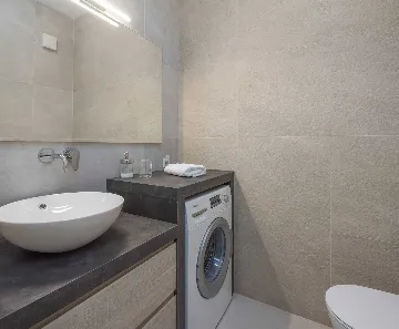 Modern Villa with Heated Pool in Milna