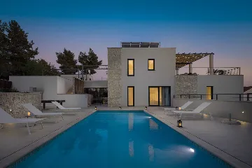 Modern Villa with Heated Pool in Milna