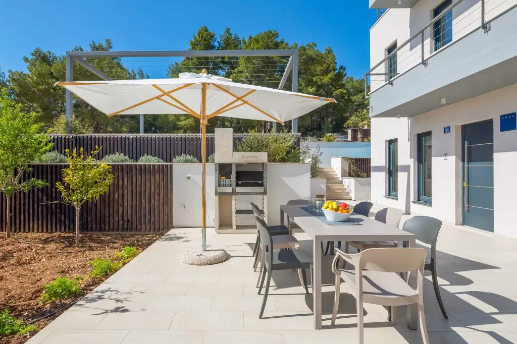 Modern Seaside Villa with Heated Pool in Milna