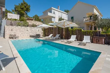 Modern Seaside Villa with Heated Pool in Milna