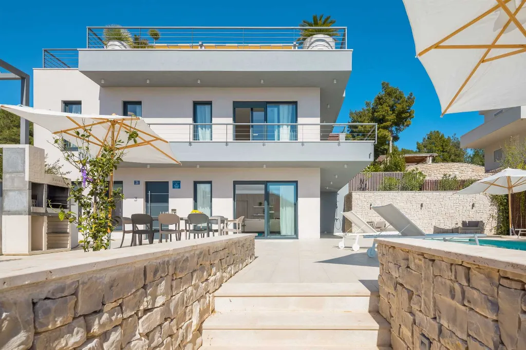 Modern Seaside Villa with Heated Pool in Milna