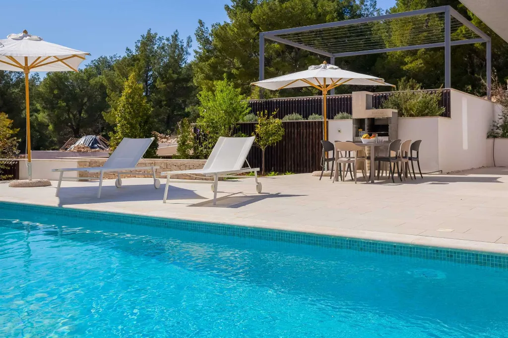 Modern Seaside Villa with Heated Pool in Milna