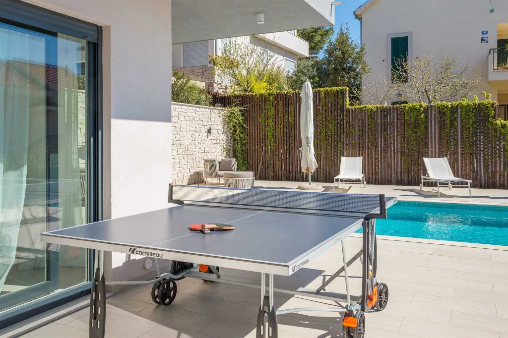 Modern Seaside Villa with Heated Pool in Milna