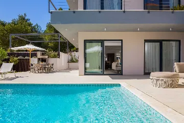 Modern Seaside Villa with Heated Pool in Milna