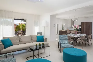 Modern Seaside Villa with Heated Pool in Milna