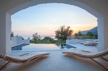 Contemporary Villa with Heated Pool in Makarska