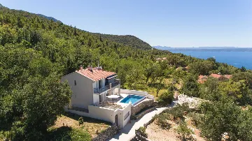 Contemporary Villa with Heated Pool in Makarska