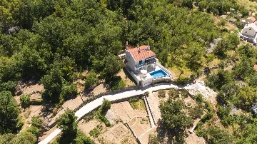 Contemporary Villa with Heated Pool in Makarska