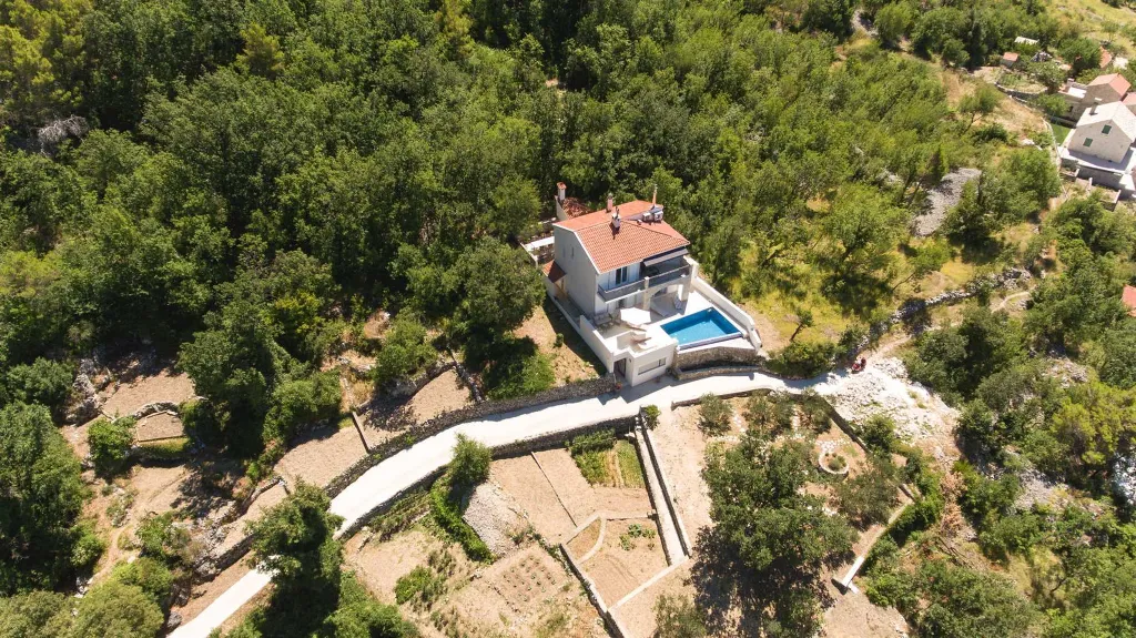 Contemporary Villa with Heated Pool in Makarska