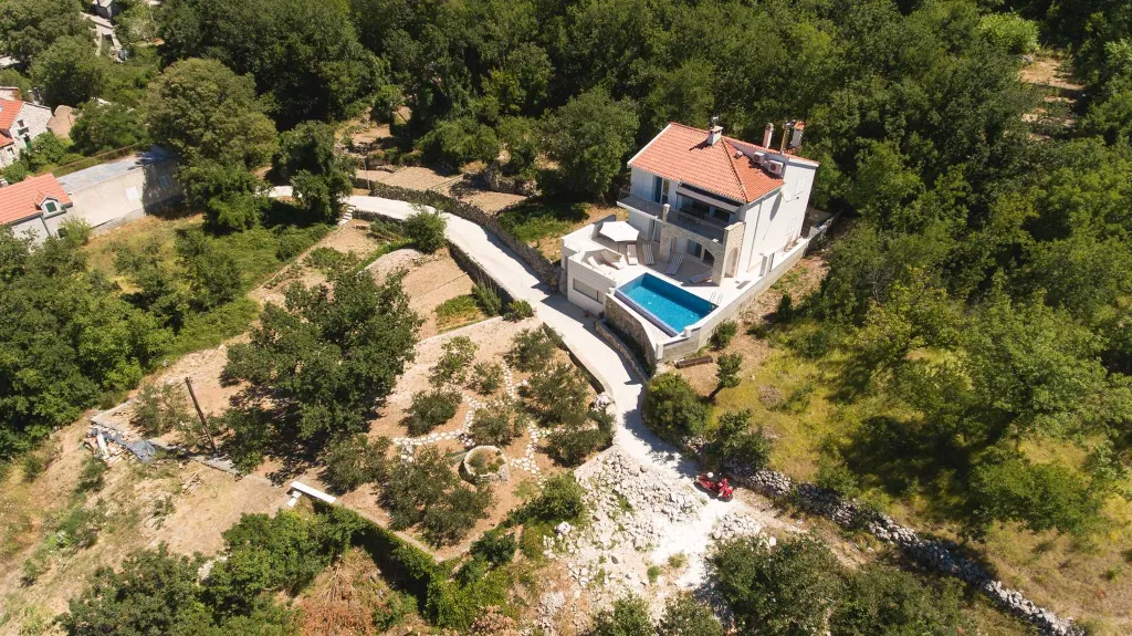 Contemporary Villa with Heated Pool in Makarska