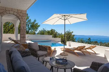 Contemporary Villa with Heated Pool in Makarska