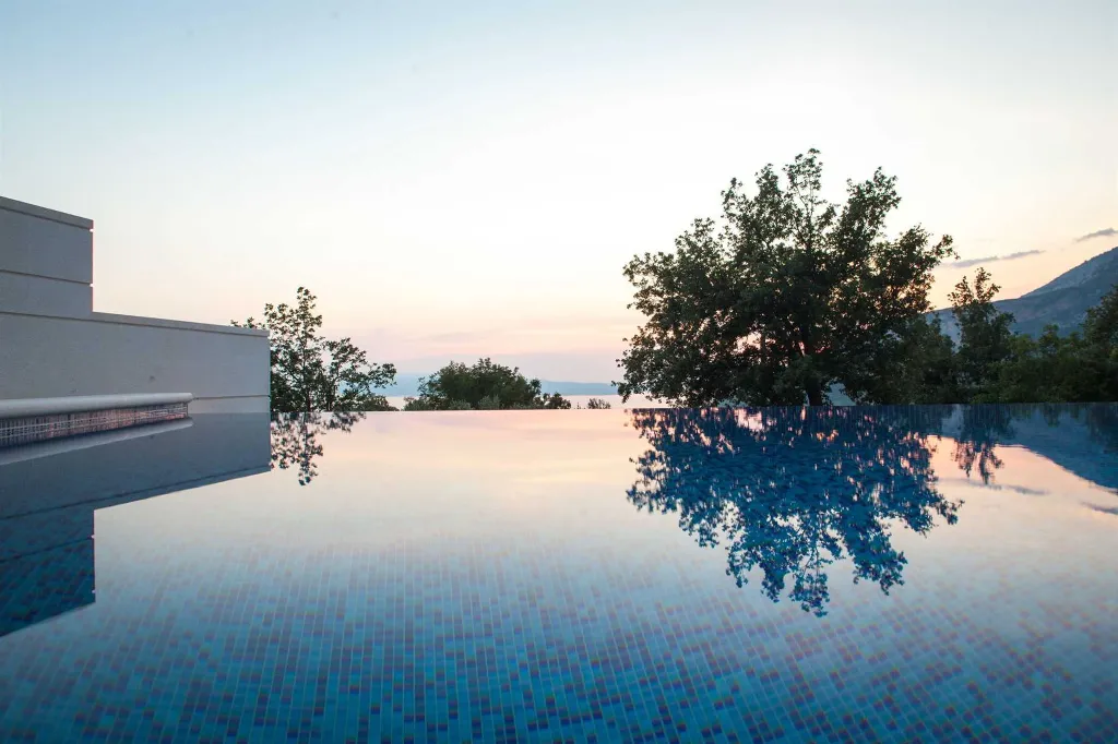 Contemporary Villa with Heated Pool in Makarska