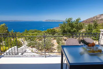 Contemporary Villa with Heated Pool in Makarska