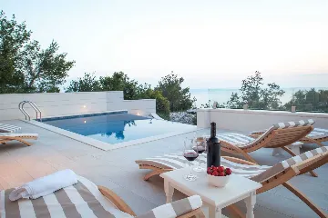 Contemporary Villa with Heated Pool in Makarska