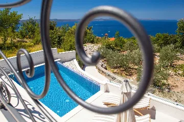 Contemporary Villa with Heated Pool in Makarska