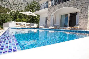 Contemporary Villa with Heated Pool in Makarska