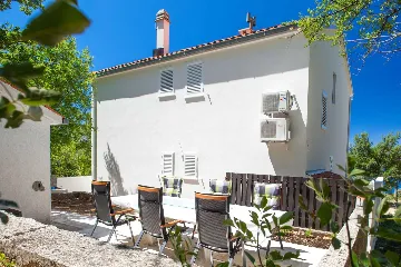 Contemporary Villa with Heated Pool in Makarska