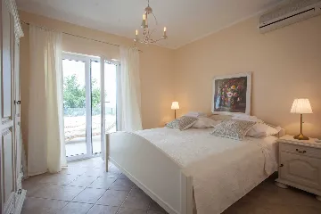 Contemporary Villa with Heated Pool in Makarska