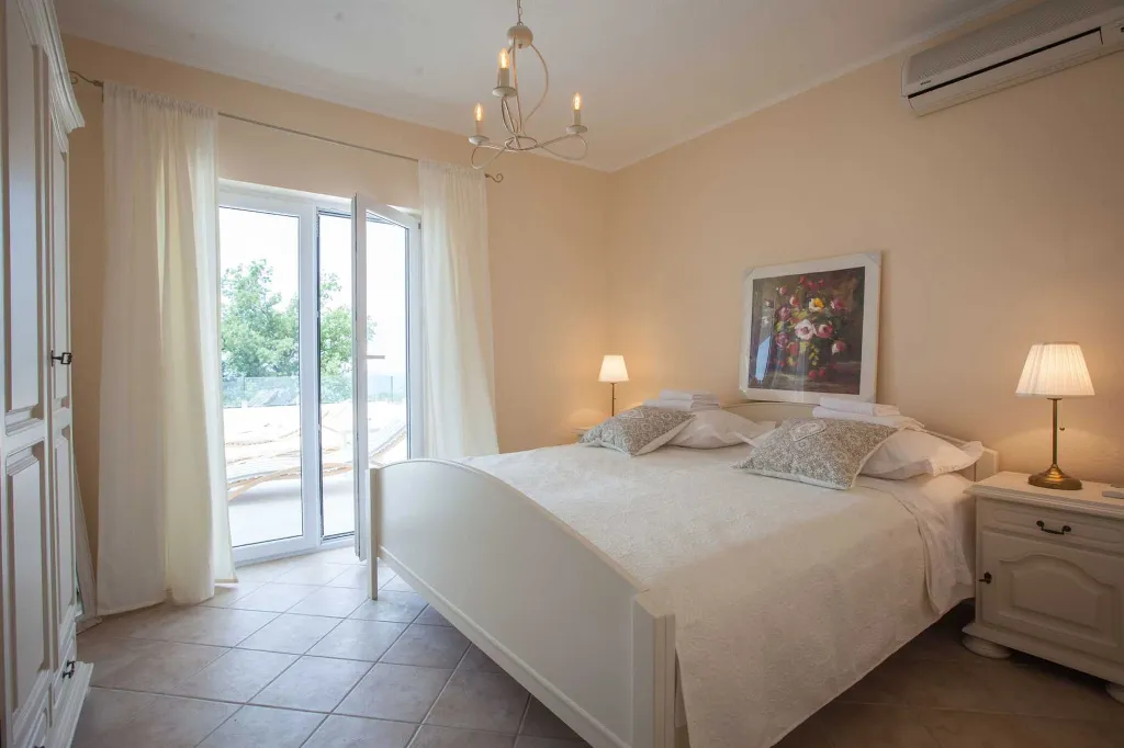 Contemporary Villa with Heated Pool in Makarska