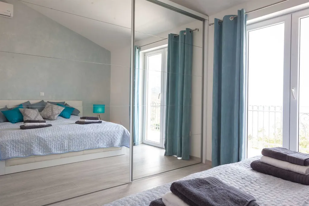 Contemporary Villa with Heated Pool in Makarska