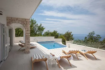 Contemporary Villa with Heated Pool in Makarska