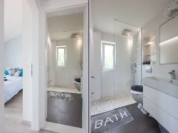 Contemporary Villa with Heated Pool in Makarska