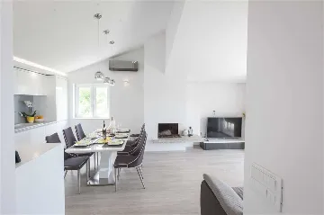 Contemporary Villa with Heated Pool in Makarska