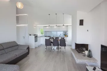 Contemporary Villa with Heated Pool in Makarska