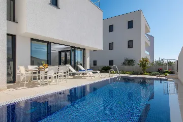Contemporary Villa with Heated Pool, Seget Donji